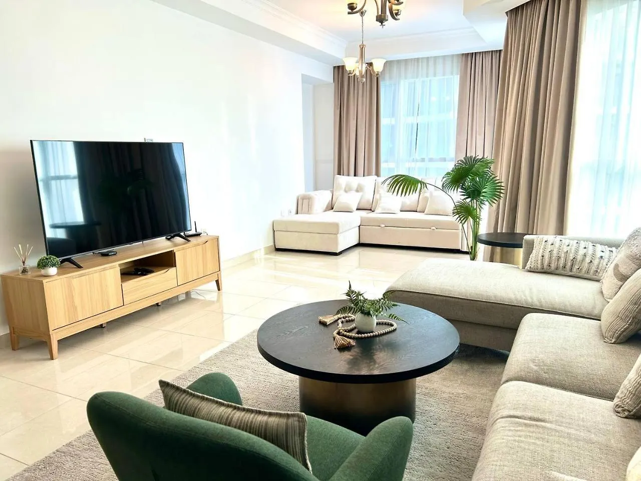 Luxury Apartment In Business Bay 5 People Dubai United Arab Emirates