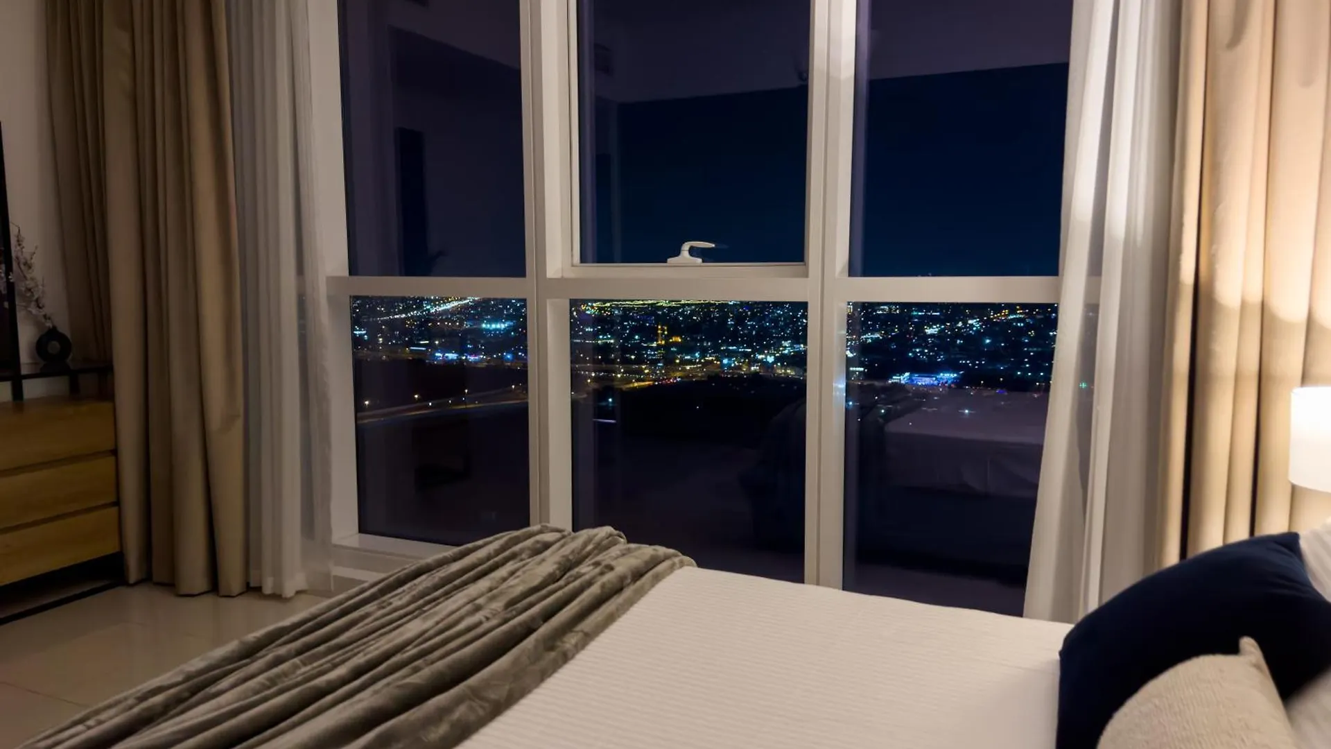 Luxury Apartment In Business Bay 5 People Dubai 0*,  United Arab Emirates