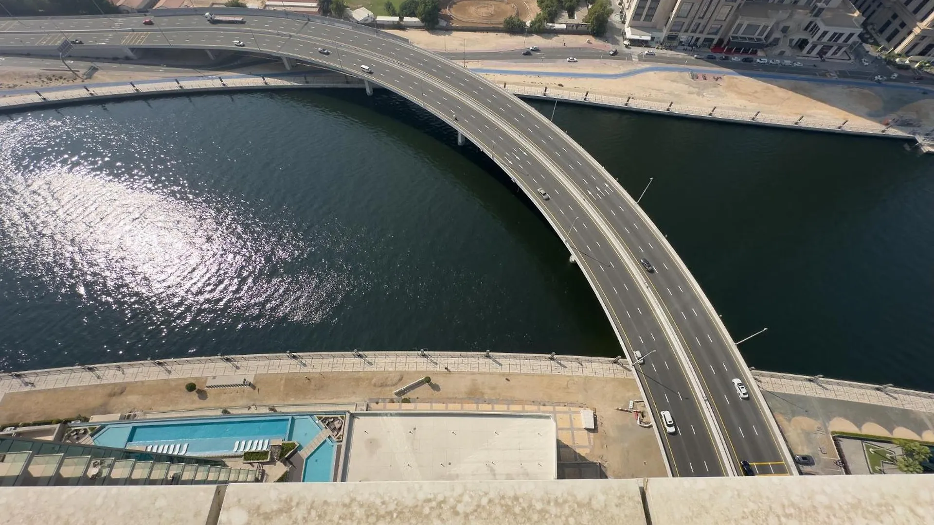 Luxury Apartment In Business Bay 5 People Dubai