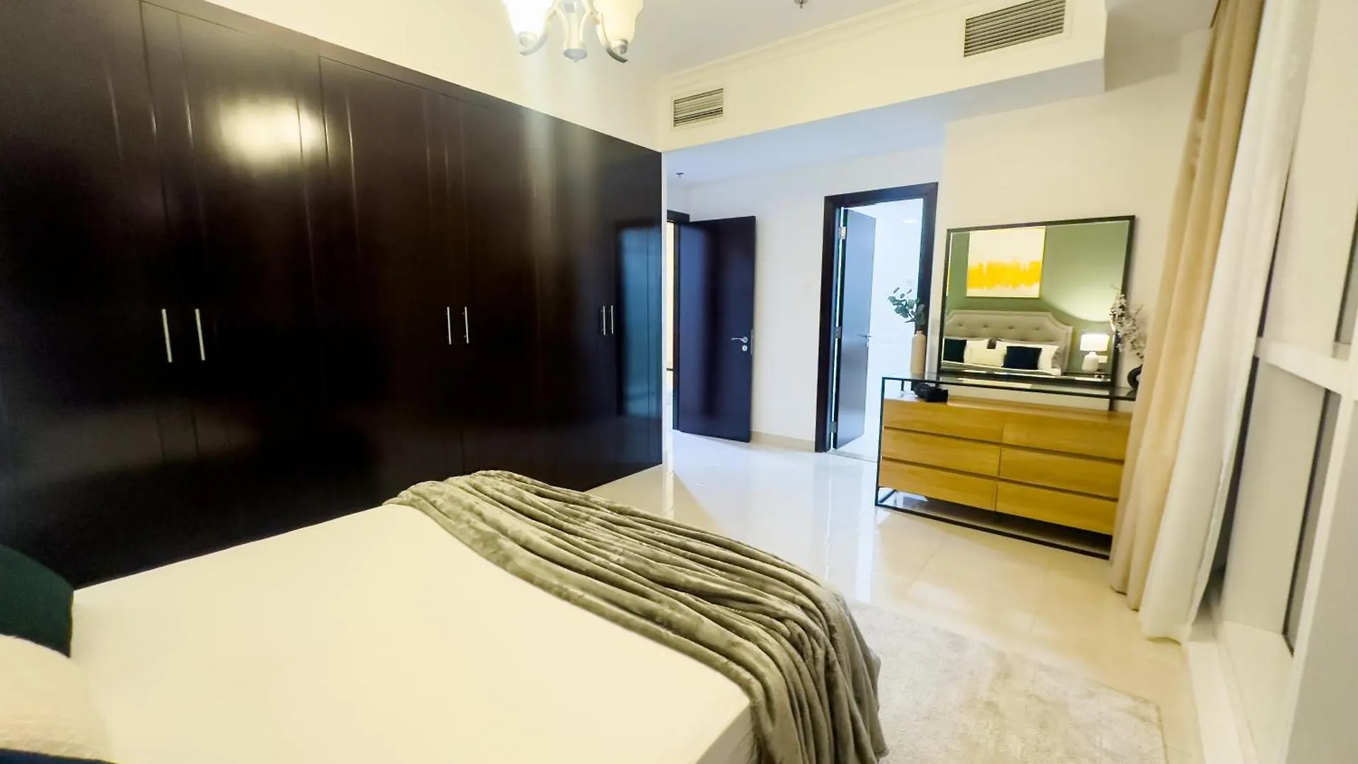 Luxury Apartment In Business Bay 5 People Dubai