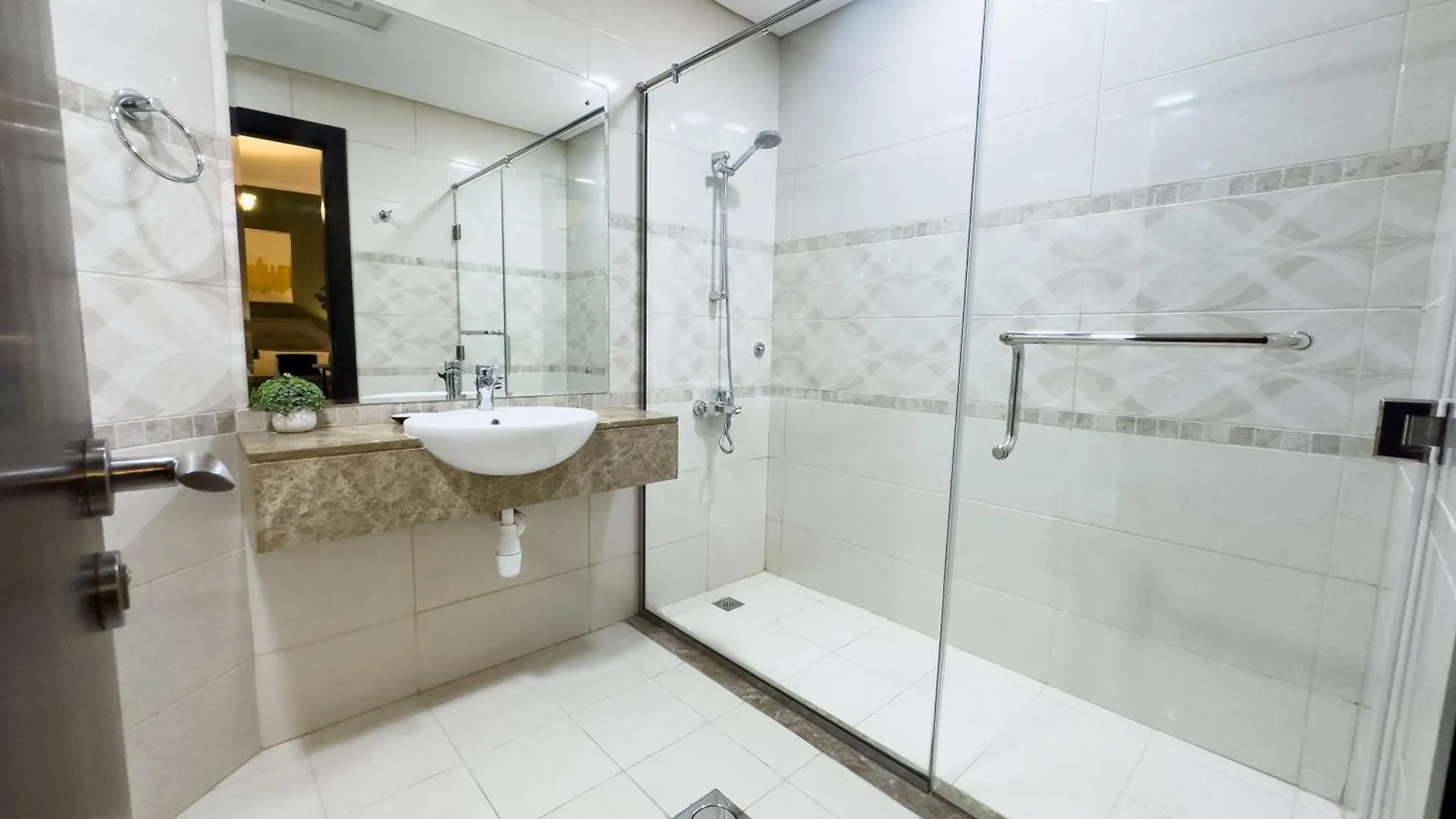 Luxury Apartment In Business Bay 5 People Dubai