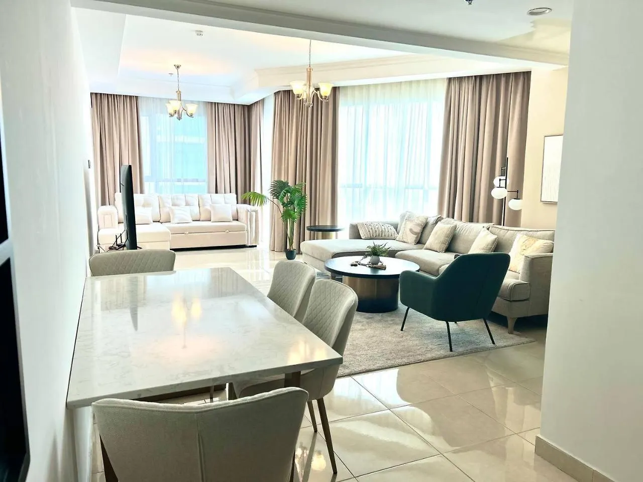 Luxury Apartment In Business Bay 5 People location