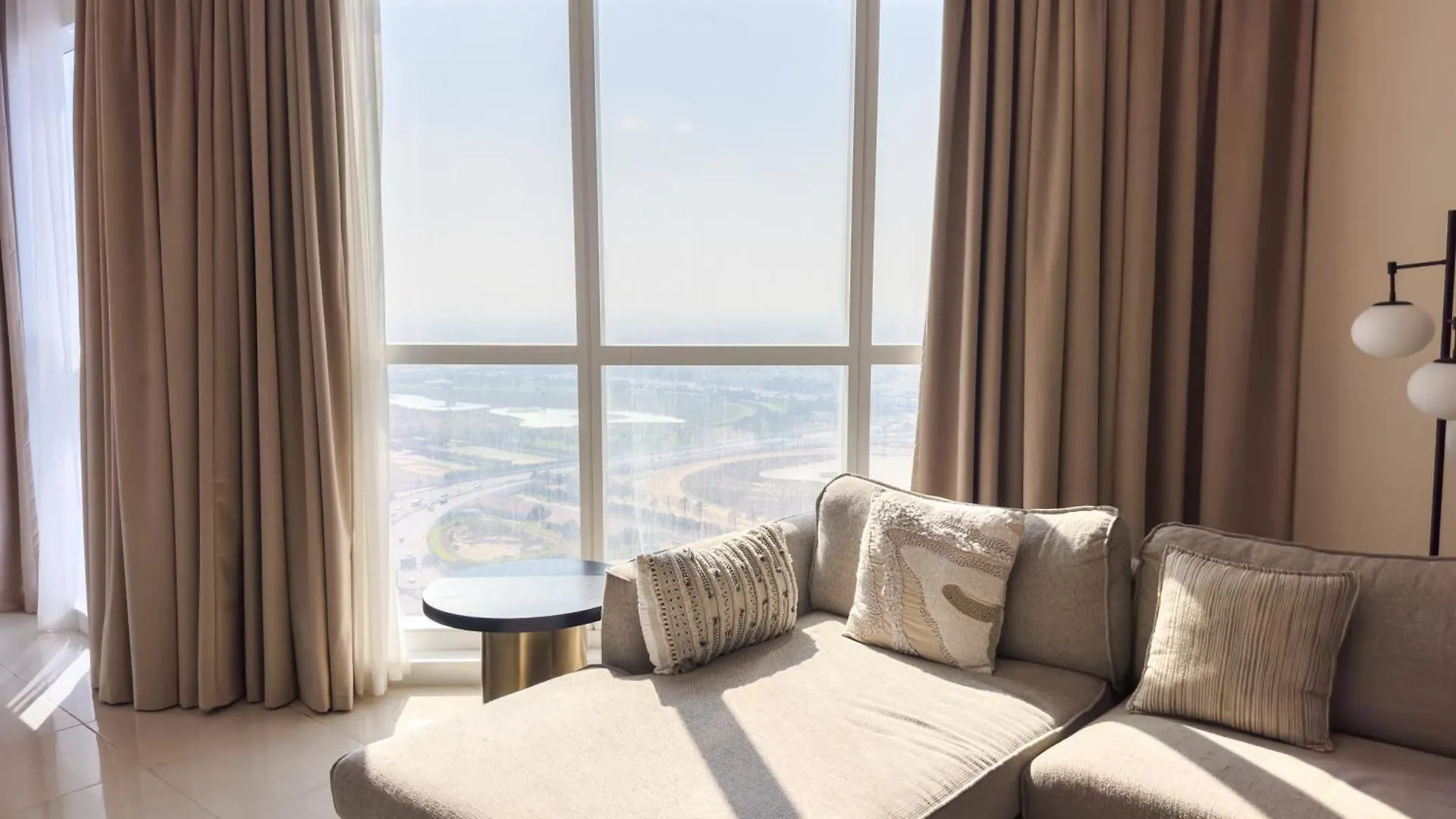 Luxury Apartment In Business Bay 5 People Dubai United Arab Emirates