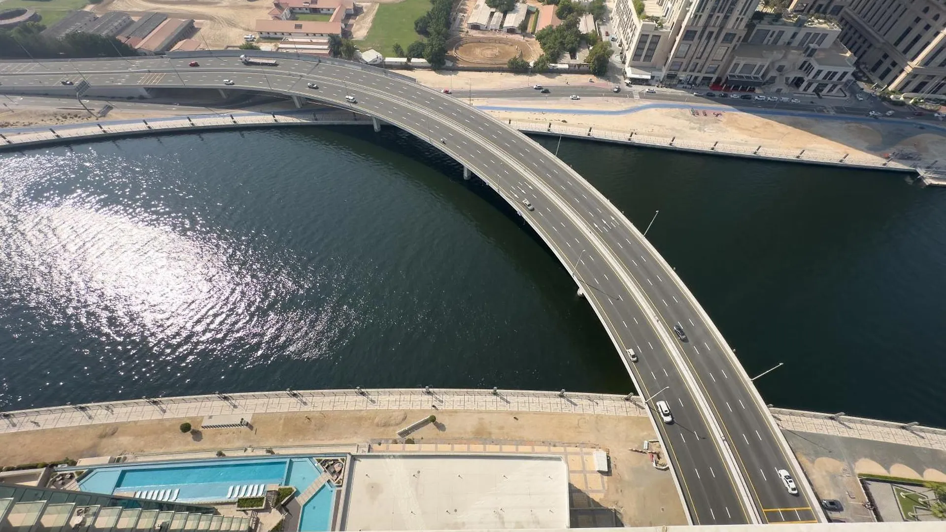 Luxury Apartment In Business Bay 5 People Dubai